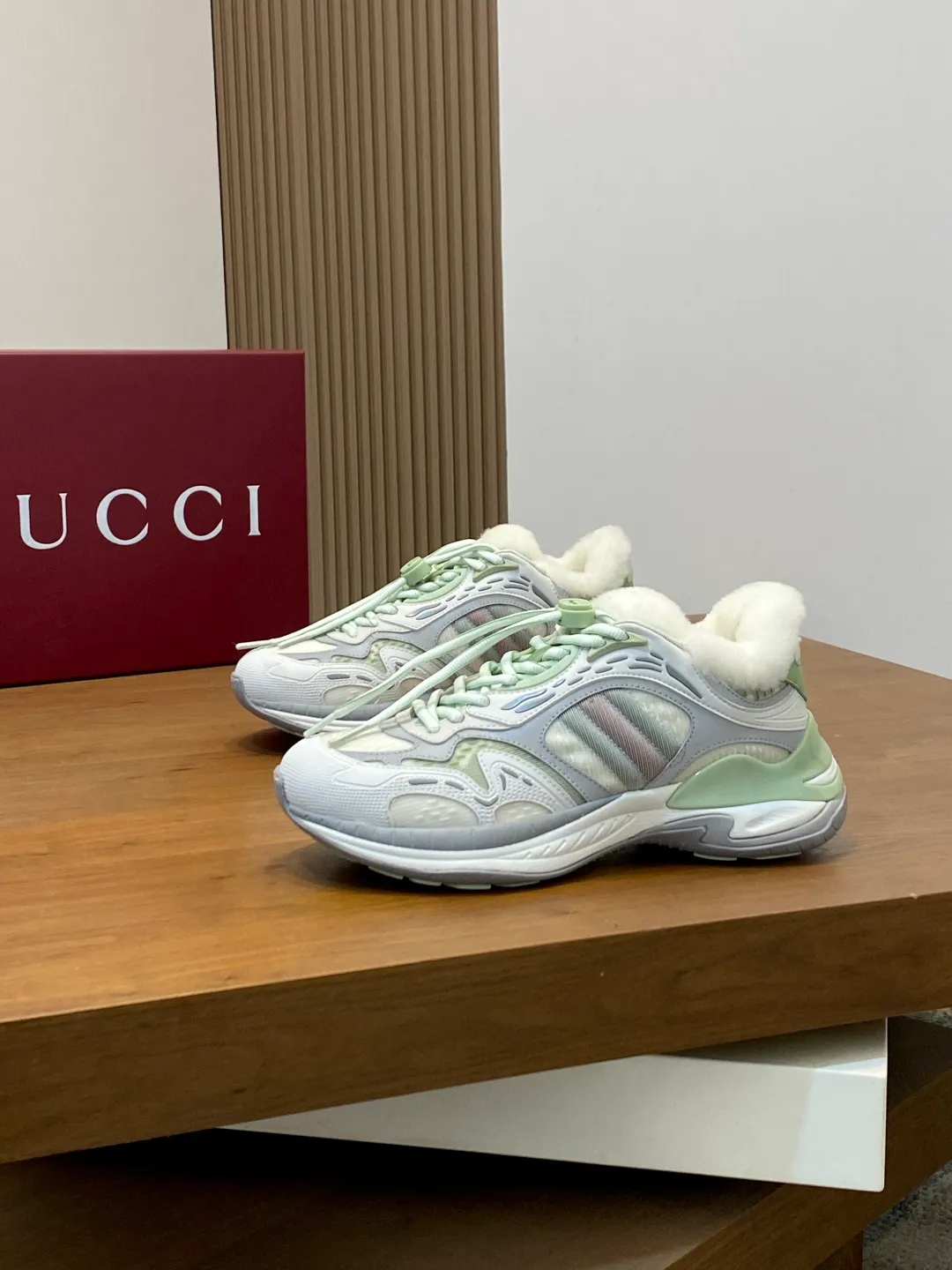 Men's men's shoes 💰980 Gucci Gucci 2.0 sneakers, retro casual shoes, original purchase, development, production. Gucci 2.0 sneakers reinterpret the brand's iconic striped webbing elements. This sneaker reinterprets the iconic details, using EVA thick soles, with a smart silhouette, bringing a stable and comfortable wearing experience. Beautiful packaging at the delivery counter. Fabric: original imported cowhide + technical fabrics. Lining: imported real wool lining. Sole: original molded ultra-light foam rubber. Bottom thickness: 4CM. Size: 39-44 (customized for 38, 45, 46)